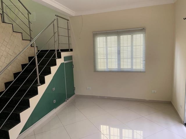 Sobrado com 200m² 3 quartos e 3 banheiros, para alugar, no bairro Parque dos Passaros em Extrema