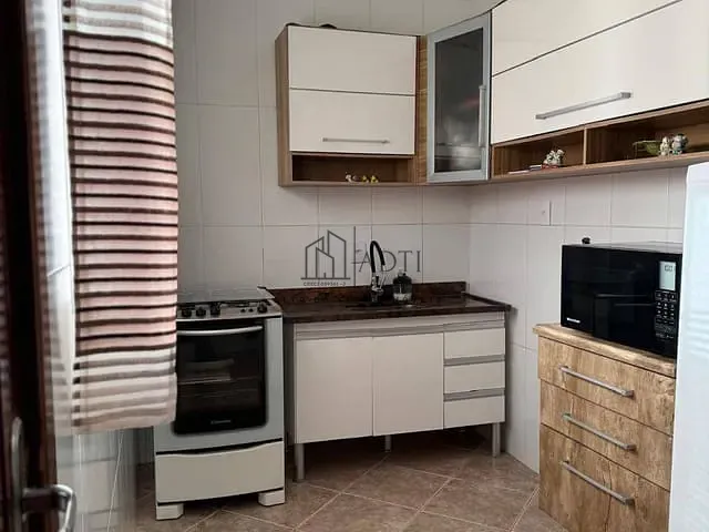 Sobrado 4 quartos e 2 banheiros, à venda, no bairro Vila Eureka em Poá