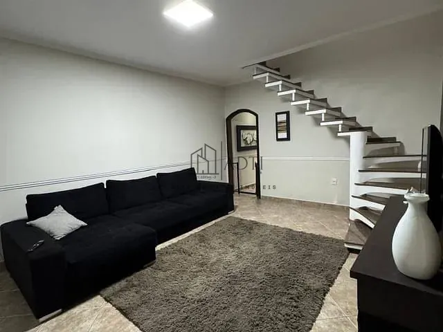 Sobrado 4 quartos e 2 banheiros, à venda, no bairro Vila Eureka em Poá