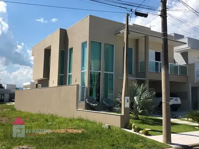 Sobrado com 258m², à venda, no bairro Centro em Peruíbe