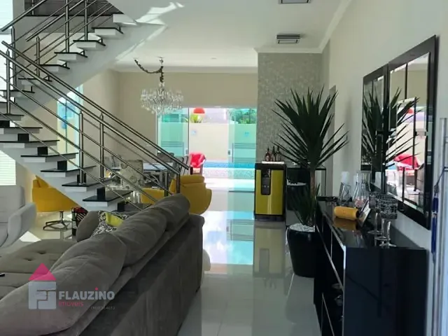 Sobrado com 258m², à venda, no bairro Centro em Peruíbe