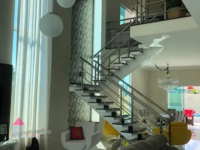 Sobrado com 258m², à venda, no bairro Centro em Peruíbe