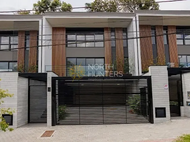 Sobrado com 291m² 3 quartos e 4 banheiros, à venda, no bairro América em Joinville