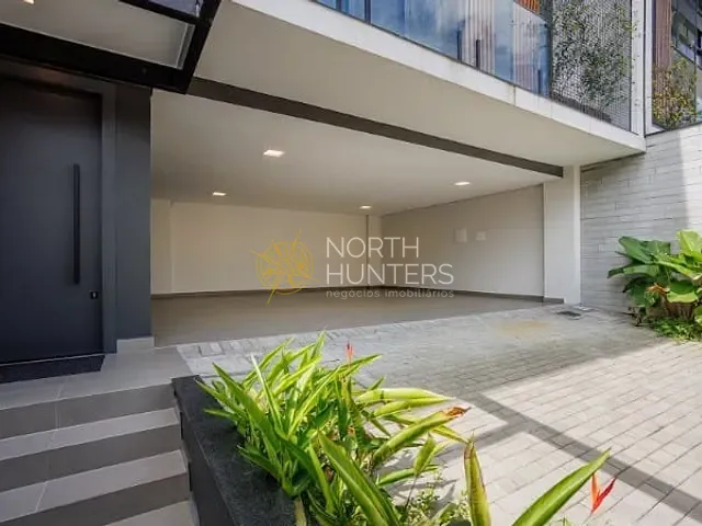 Sobrado com 291m² 3 quartos e 4 banheiros, à venda, no bairro América em Joinville