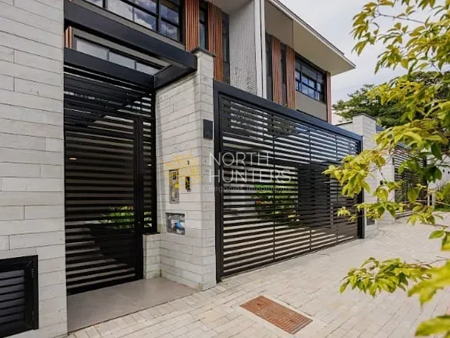 Sobrado com 291m² 3 quartos e 4 banheiros, à venda, no bairro América em Joinville