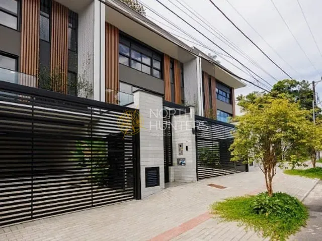 Sobrado com 291m² 3 quartos e 4 banheiros, à venda, no bairro América em Joinville