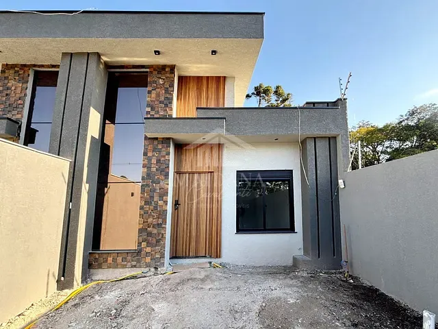 Sobrado com 137m² 3 quartos e 2 banheiros, à venda, no bairro Rio Pequeno em São José dos Pinhais