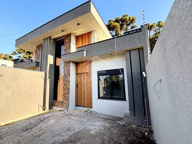 Sobrado com 137m² 3 quartos e 2 banheiros, à venda, no bairro Rio Pequeno em São José dos Pinhais