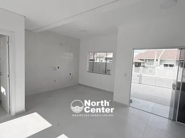 Sobrado 2 quartos e 2 banheiros, para alugar, no bairro Centro em Balneário Barra do Sul