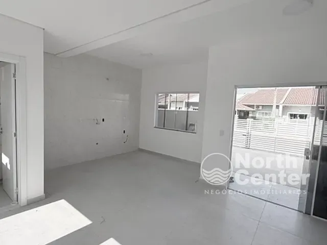 Sobrado 2 quartos e 2 banheiros, para alugar, no bairro Centro em Balneário Barra do Sul