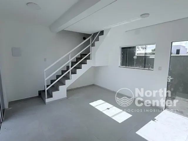 Sobrado 2 quartos e 2 banheiros, para alugar, no bairro Centro em Balneário Barra do Sul