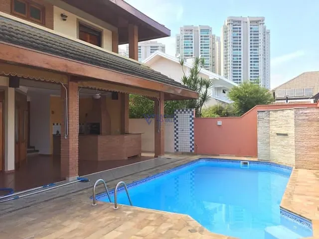 Sobrado com 360m² 3 quartos e 4 banheiros, à venda, no bairro Jardim das Colinas em São José dos Campos