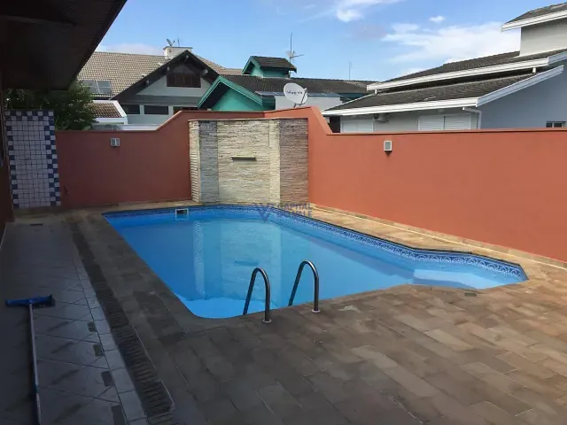 Sobrado com 360m² 3 quartos e 4 banheiros, à venda, no bairro Jardim das Colinas em São José dos Campos
