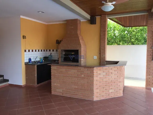 Sobrado com 360m² 3 quartos e 4 banheiros, à venda, no bairro Jardim das Colinas em São José dos Campos