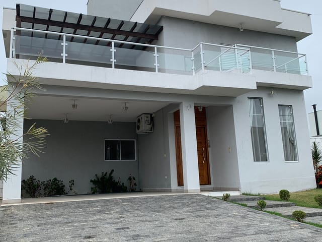 Sobrado com 426m² 4 quartos e 4 banheiros, para alugar, no bairro Loteamento Residencial Reserva dos Lagos em Pindamonhangaba