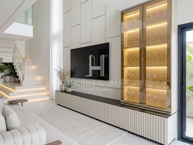 Casa com 274m² 4 quartos e 2 banheiros, à venda, no bairro Jardins Capri em Senador Canedo