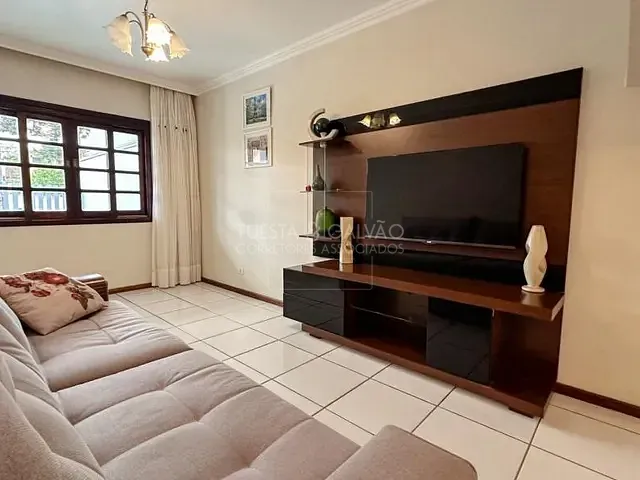Sobrado com 160m² 4 quartos e 4 banheiros, à venda, no bairro Xaxim em Curitiba