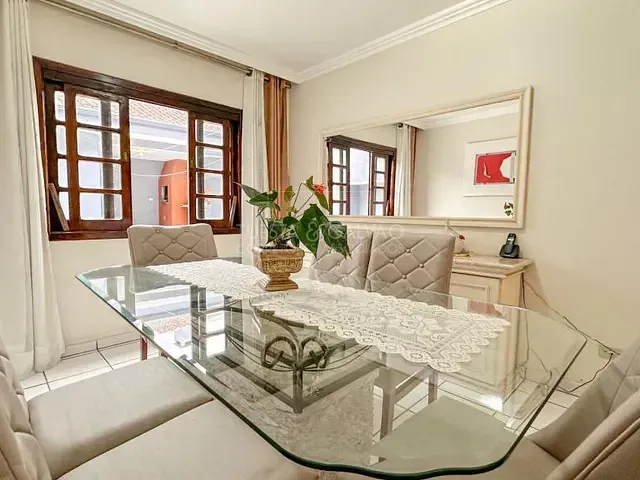 Sobrado com 160m² 4 quartos e 4 banheiros, à venda, no bairro Xaxim em Curitiba