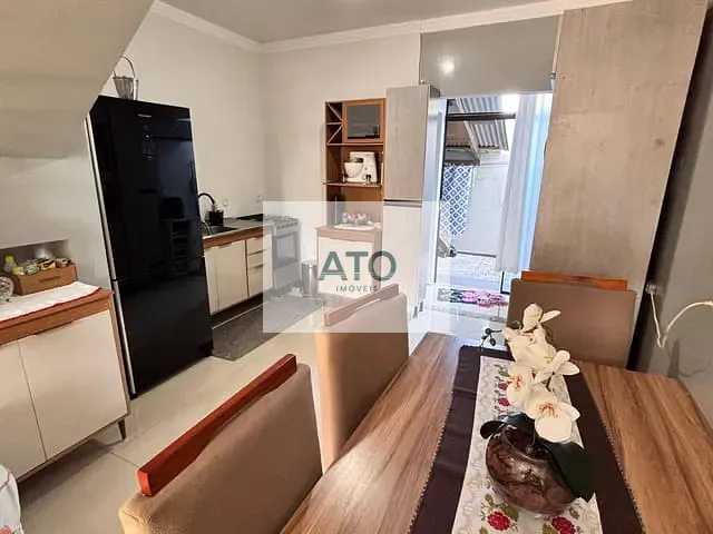 Sobrado 2 quartos e 2 banheiros, à venda, no bairro Centro em Tijucas