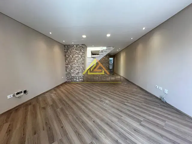 Sobrado com 257m² 3 quartos e 5 banheiros, à venda, no bairro Vila Mariza Mazzei em São Paulo