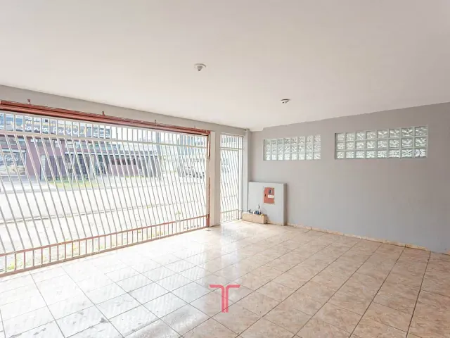Sobrado com 93m² 3 quartos e 2 banheiros, à venda, no bairro Xaxim em Curitiba