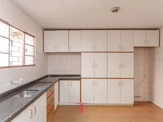 Sobrado com 93m² 3 quartos e 2 banheiros, à venda, no bairro Xaxim em Curitiba