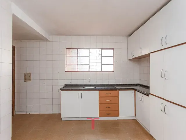 Sobrado com 93m² 3 quartos e 2 banheiros, à venda, no bairro Xaxim em Curitiba