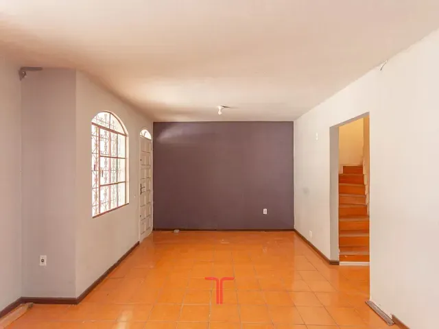 Sobrado com 93m² 3 quartos e 2 banheiros, à venda, no bairro Xaxim em Curitiba