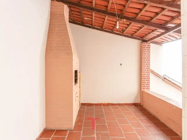 Sobrado com 93m² 3 quartos e 2 banheiros, à venda, no bairro Xaxim em Curitiba