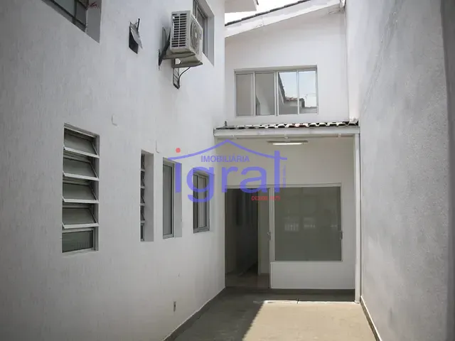 Sobrado com 225m², para alugar, no bairro Indianópolis em São Paulo