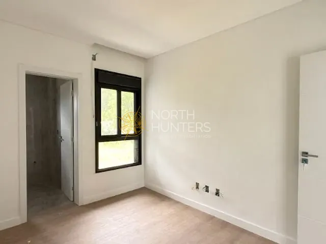 Sobrado 3 quartos e 4 banheiros, à venda, no bairro América em Joinville