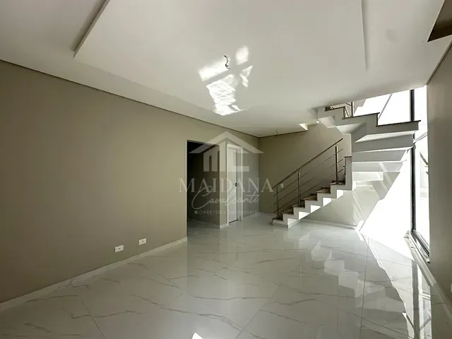Sobrado com 135m² 3 quartos e 2 banheiros, à venda, no bairro Uberaba em Curitiba