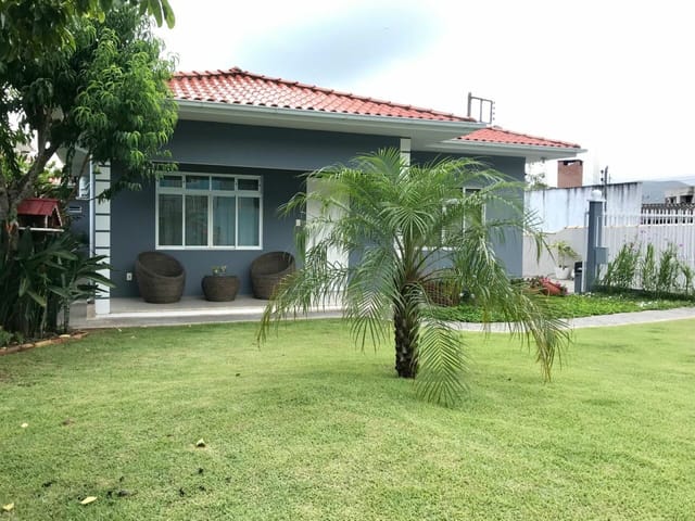Casa com 900m² 7 quartos e 5 banheiros, à venda, no bairro Canasvieiras em Florianópolis