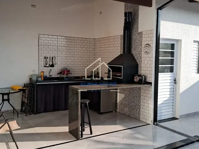 Sobrado com 175m² 4 quartos e 1 banheiro, à venda, no bairro Residencial Maricá em Pindamonhangaba