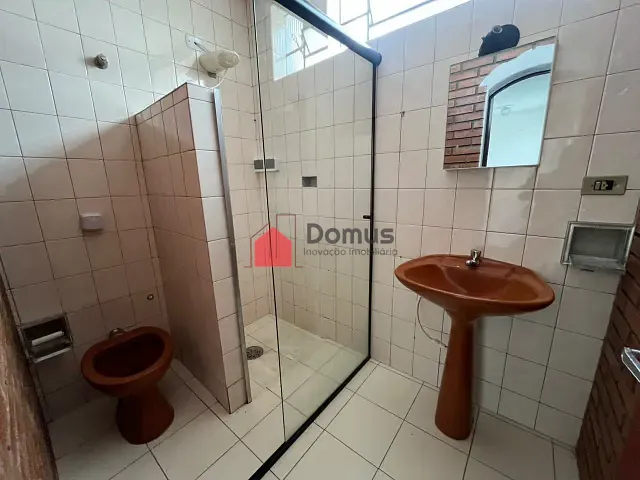 Sobrado com 321m² 2 quartos e 2 banheiros, para alugar, no bairro Vila Bourghese em Pindamonhangaba