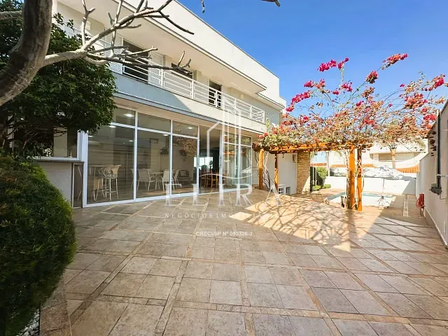 Sobrado com 698m² 5 quartos e 9 banheiros, à venda, no bairro Iate Clube de Americana em Americana