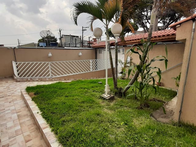 Sobrado 3 quartos e 1 banheiro, à venda ou para alugar, no bairro Vila Euthalia em São Paulo