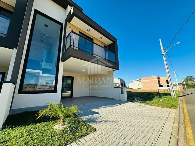 Sobrado com 145m² 3 quartos e 2 banheiros, à venda, no bairro Costeira em São José dos Pinhais