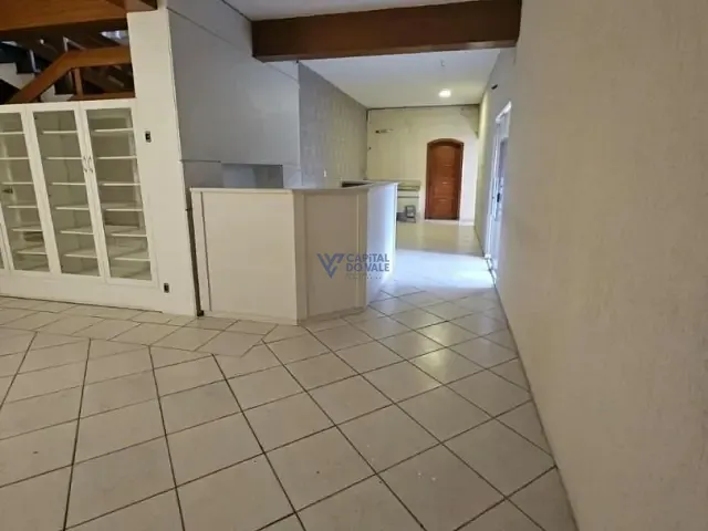 Sobrado com 450m² 4 quartos e 3 banheiros, para alugar, no bairro Centro em São José dos Campos