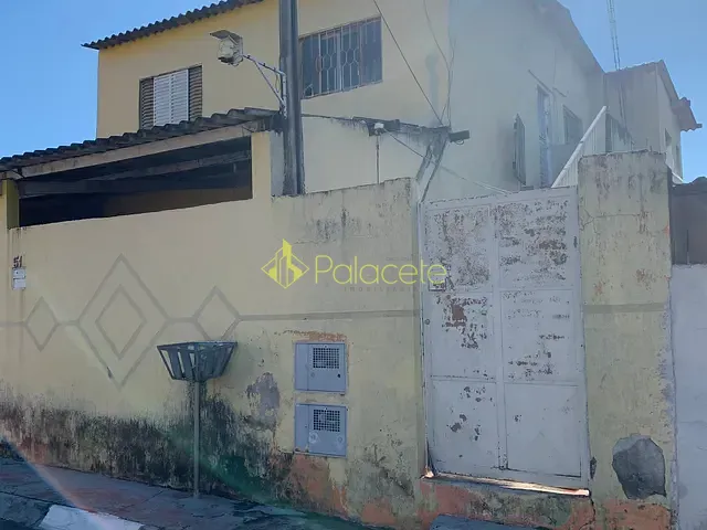 Sobrado com 250m² 3 quartos e 3 banheiros, à venda, no bairro Conjunto Residencial Araretama em Pindamonhangaba