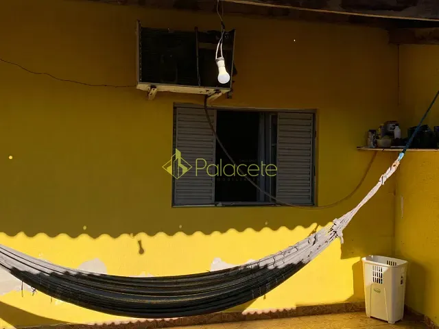 Sobrado com 250m² 3 quartos e 3 banheiros, à venda, no bairro Conjunto Residencial Araretama em Pindamonhangaba