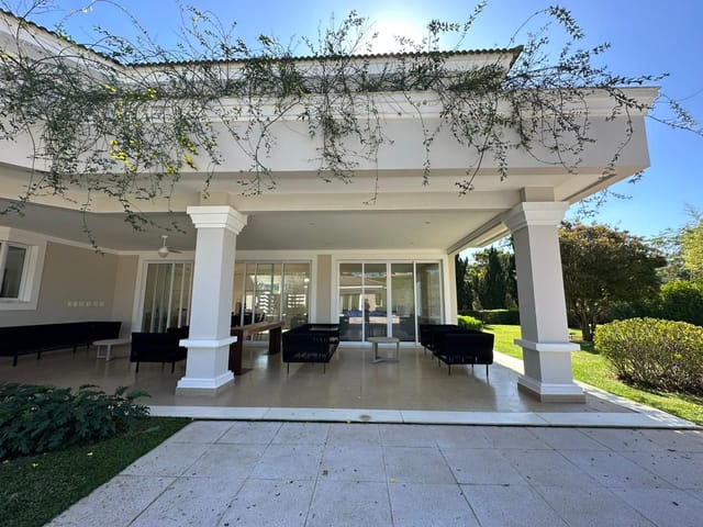 Casa com 2300m² 6 quartos e 8 banheiros, à venda, no bairro Loteamento Residencial Parque Terras de Santa Cecília em Itu