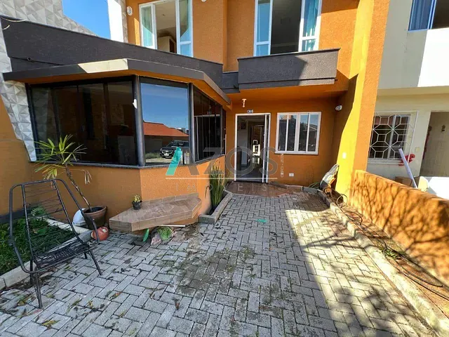 Sobrado 3 quartos e 3 banheiros, à venda, no bairro Campo Pequeno em Colombo