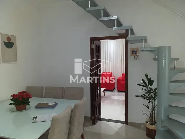 Sobrado com 126m² 4 quartos e 3 banheiros, à venda, no bairro Parque Marabá em Taboão da Serra