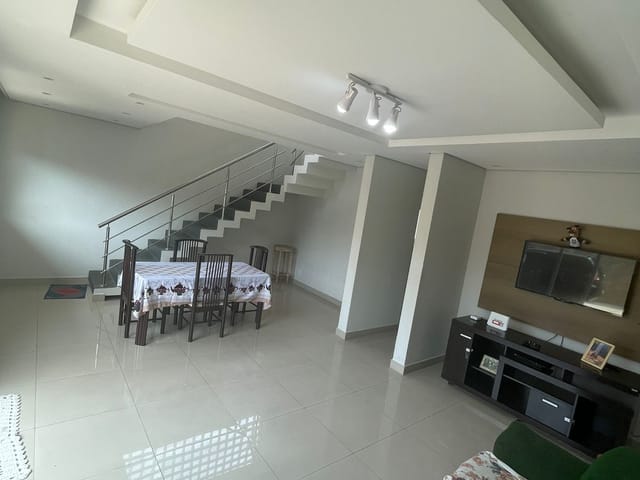 Sobrado com 180m² 3 quartos e 2 banheiros, à venda, no bairro Conjunto Habitacional Parque da Floresta em Campinas