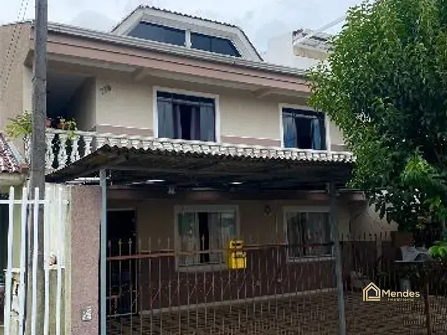 Sobrado com 210m² 4 quartos e 3 banheiros, à venda, no bairro Sítio Cercado em Curitiba