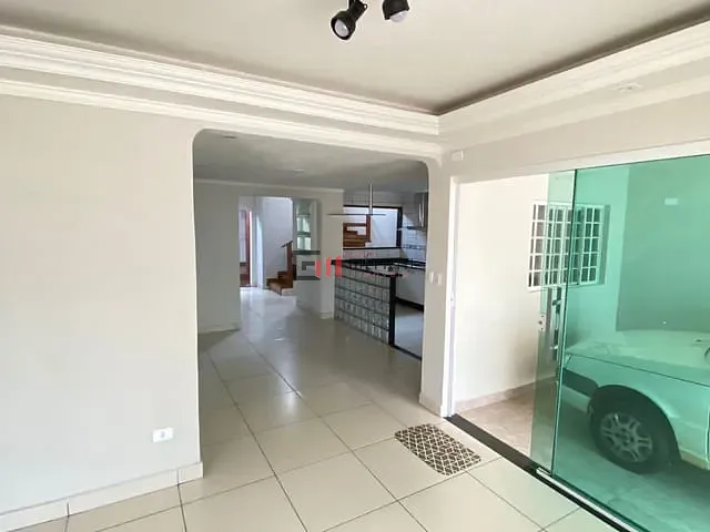 Sobrado com 200m² 3 quartos e 3 banheiros, à venda, no bairro Conjunto Habitacional Alexandre Urbanas em Londrina