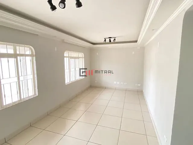 Sobrado com 200m² 3 quartos e 3 banheiros, à venda, no bairro Conjunto Habitacional Alexandre Urbanas em Londrina