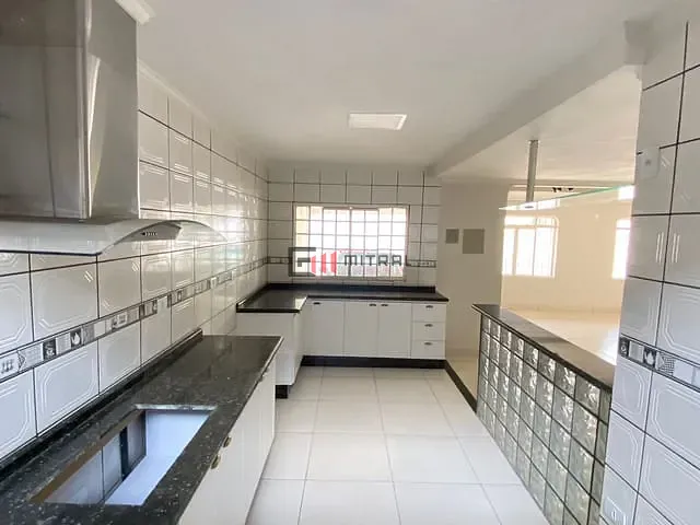 Sobrado com 200m² 3 quartos e 3 banheiros, à venda, no bairro Conjunto Habitacional Alexandre Urbanas em Londrina