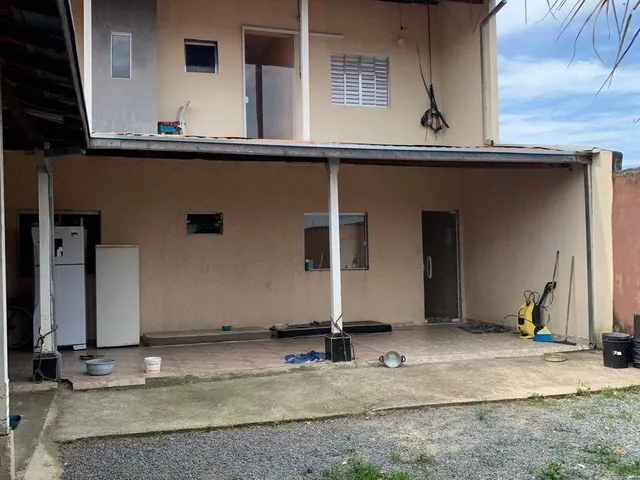 Sobrado com 200m² 2 quartos e 2 banheiros, à venda, no bairro Loteamento Residencial e Comercial Araguaia em Pindamonhangaba